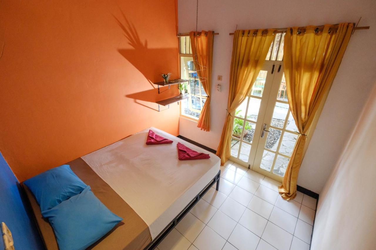 ViaVia Guesthouse Yogyakarta Extérieur photo