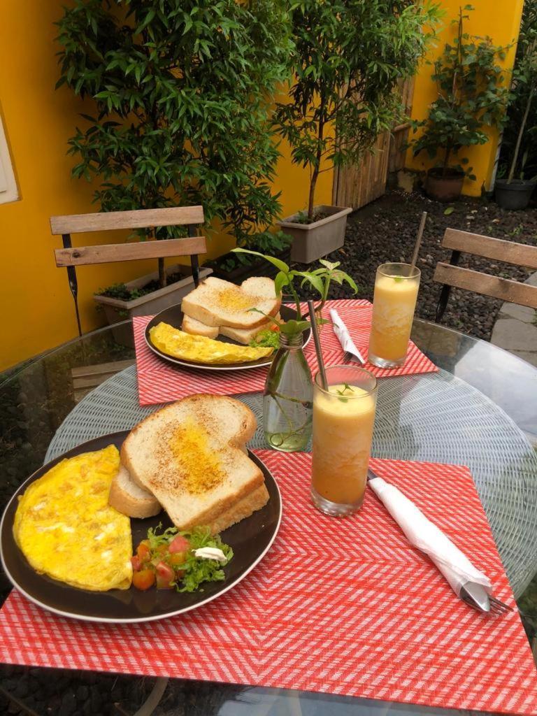 ViaVia Guesthouse Yogyakarta Extérieur photo