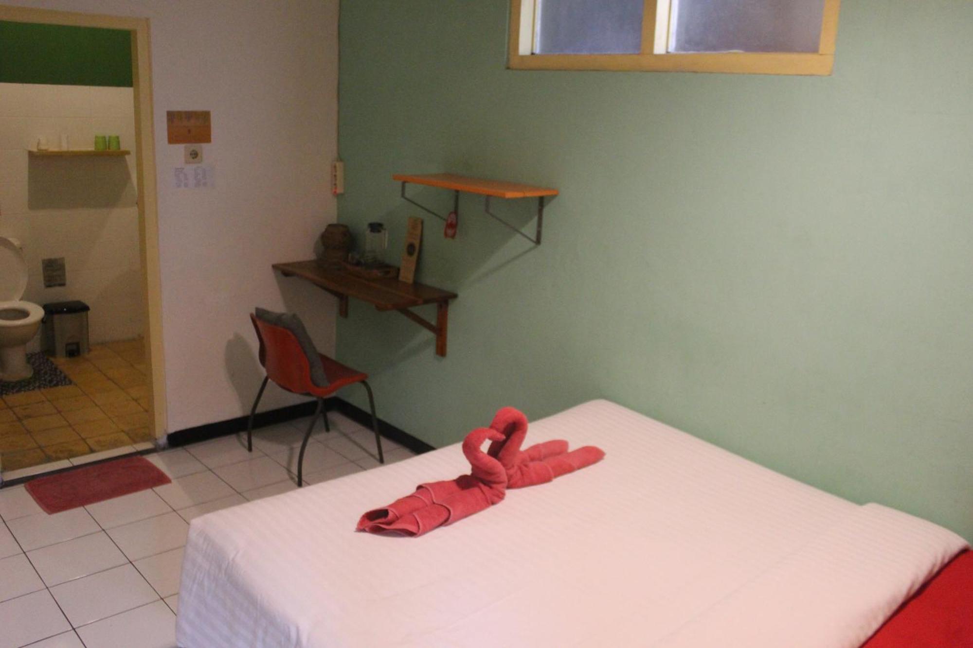 ViaVia Guesthouse Yogyakarta Extérieur photo