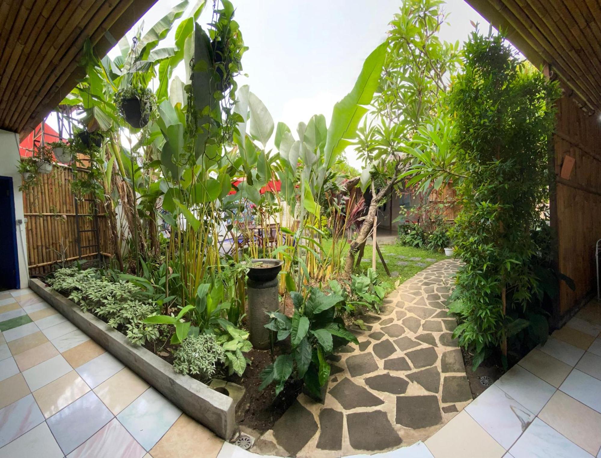 ViaVia Guesthouse Yogyakarta Extérieur photo